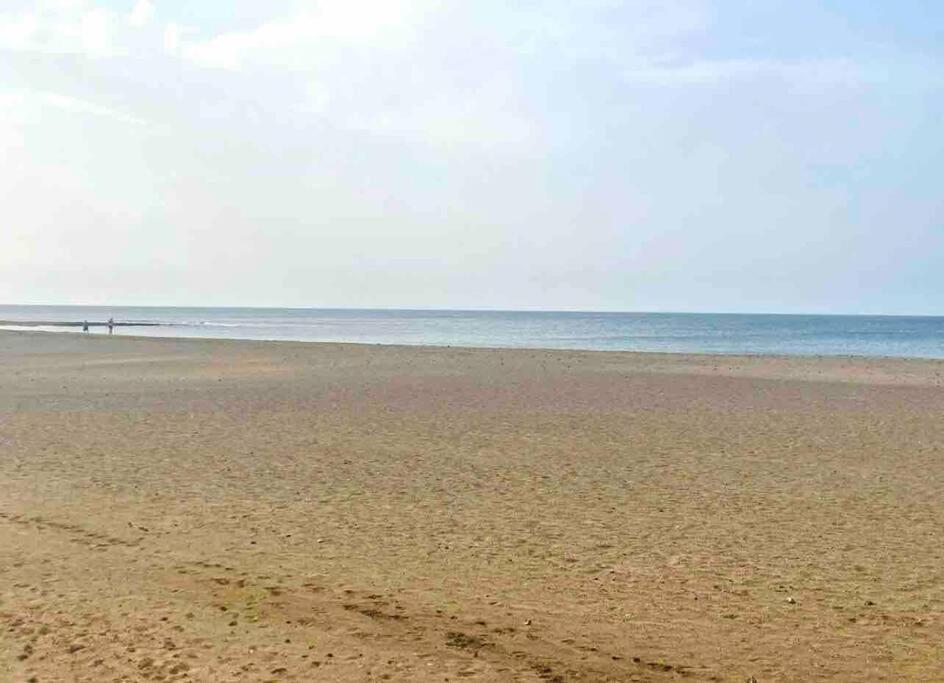 Casa Mesana Nuevo Apartamento En La Playa Con Aire Acondicionado Playa Honda  Bagian luar foto